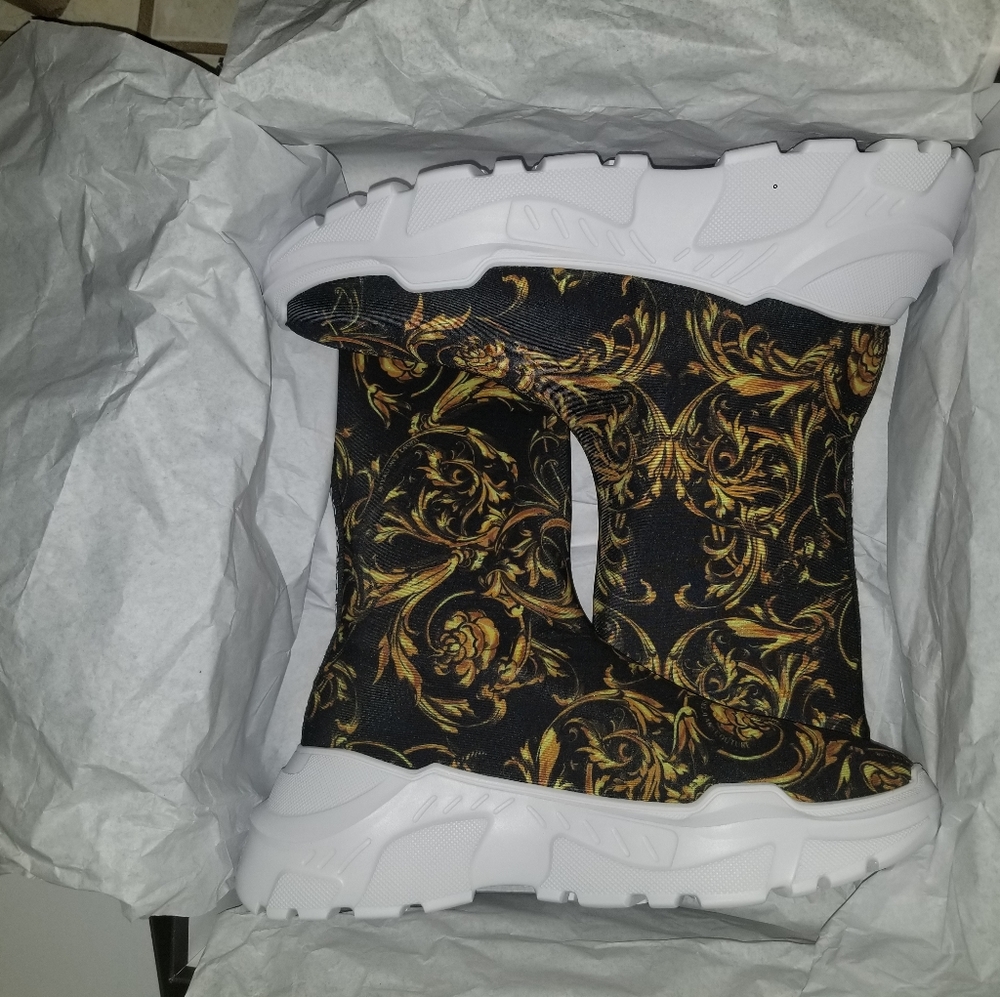 Versace Baroque Shoe Size IT40. Black/Gold